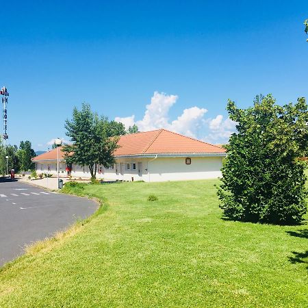 Hotel Evan Lempdes sur Allagnon Экстерьер фото